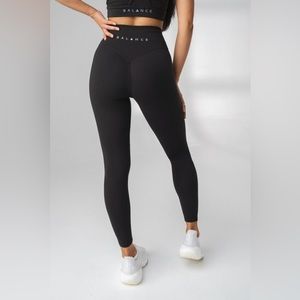 Balance Athletica (Vitality) The Cloud Pant in Midnight Black Size Small